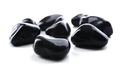 The Alluring Aura of the Solidified All Knowing Onyx Amulet